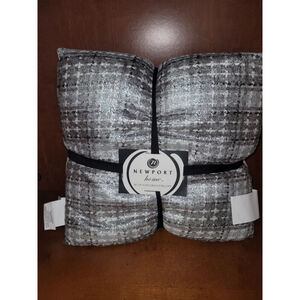 Newport Home Set of 2 20x20 Decorative Pillows Gray Silver Textured